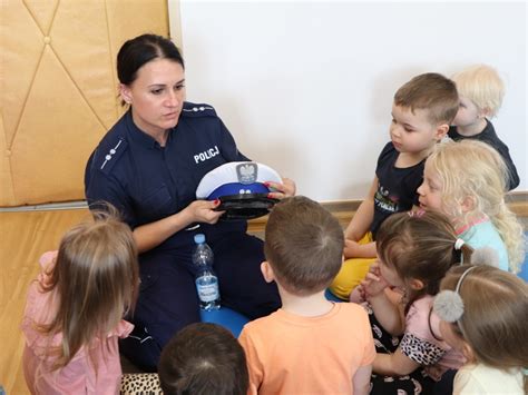 Policjanci Z Wrd Z Wizyt U Przedszkolak W Aktualno Ci Kpp Opat W