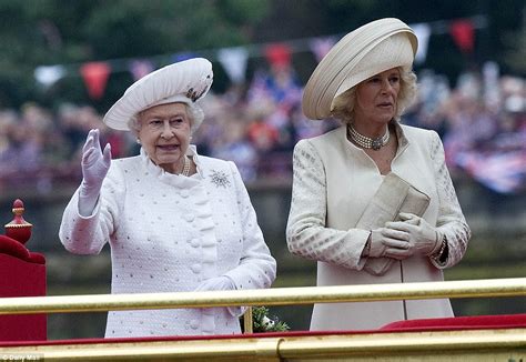 Queens Diamond Jubilee 2012 One Million Spectators Line The River