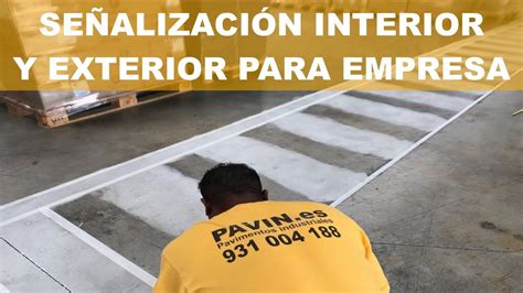 Señalización de pasillos peatonales interiores y exteriores en