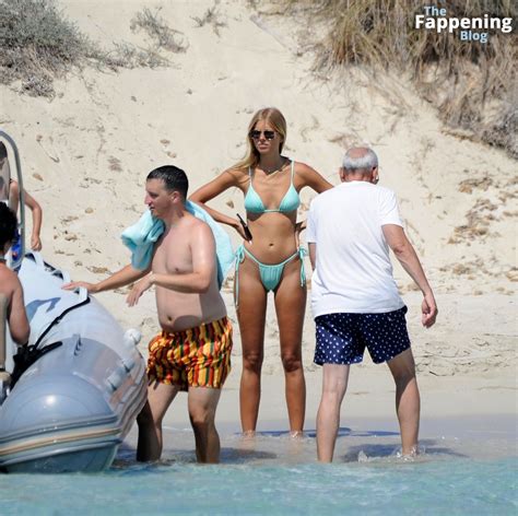 Mishel Gerzig Thibaut Courtois Relax On The Beach In Formentera 30