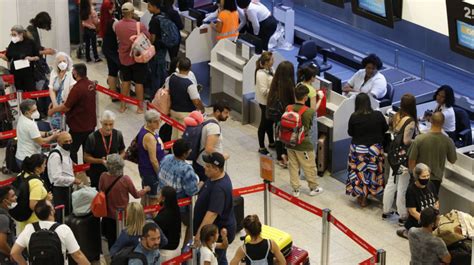 Mau Tempo Provoca Cancelamentos E Atrasos De Voos No Santos Dumont