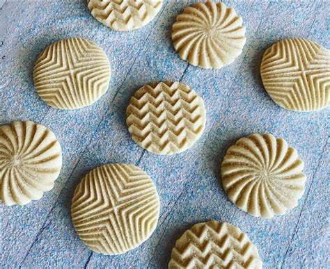 How To Make Stunning Cookies With Cookie Stamps Your Baking Bestie