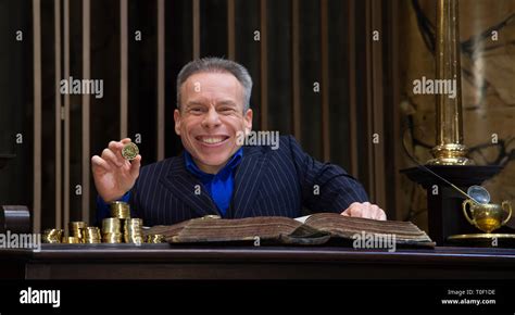 Watford Angleterre Royaume Uni Warwick Davis Dans Le Gringotts