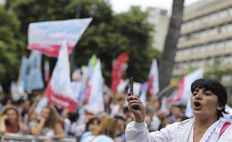 Docentes Protestan En Buenos Aires Por Mejoras Salariales