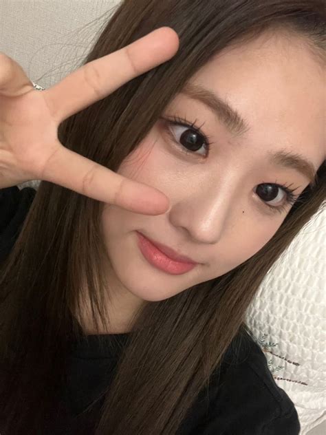 Park Joonhee Joonie Ichillin Selca Iconic Women Fashion Makeup