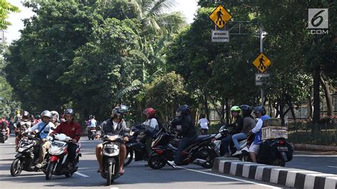 FOTO Perilaku Buruk Pengendara Motor Melawan Arus Di Jagakarsa Foto