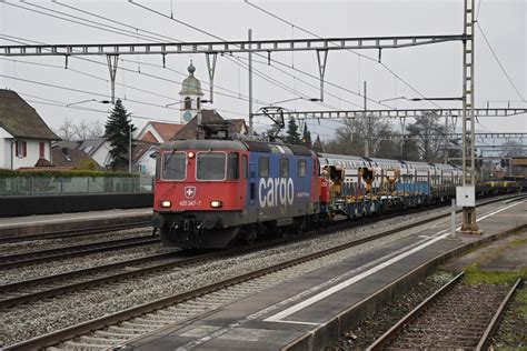 Re 420 347 7 durchfährt am 26 01 2023 den Bahnhof Rupperswil