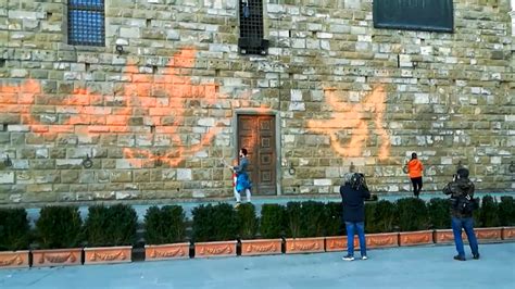 Proteste Super Multe E Carcere Per Chi Imbratta I Monumenti