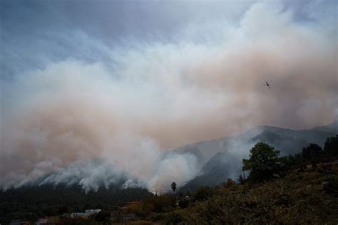 El Fuego En La Isla Espa Ola De Tenerife Arrasa Hect Reas Y Hay