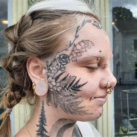 Discover 58 Woman With Face Tattoo Latest In Cdgdbentre