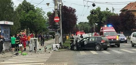 Accident Violent Pe Strada Cluj Din Timisoara Masina In Stalp Cat De