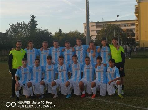 Calcio Juniores Fbc Saronno Consolida Il Primato Sorridono Anche