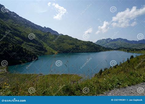 Engstlensee En Suisse Lac Naturel Utilisé Pour La Production D