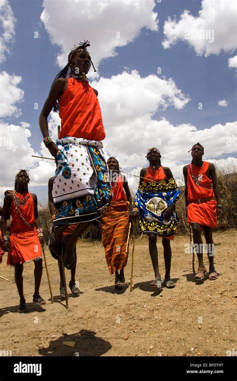 Maasai Warriors Dancing Jumping Kenya Banque De Photographies Et D