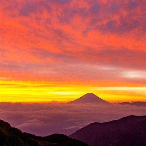 Kouichi Nakayama On Instagram “天空を赤く染めて雲海に佇む富士の山 Location 山梨県 Photo 櫛形山から以前撮影 雲海と朝焼け 朝焼けは