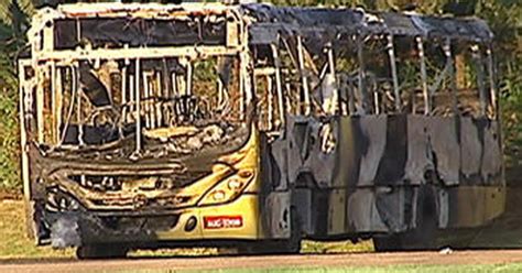 G Duas Pessoas Ficam Feridas Ap S Nibus Ser Incendiado Em Londrina