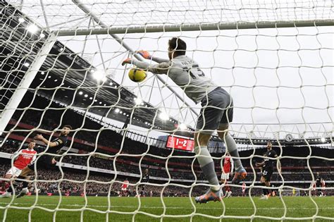 Premier League Arsenal ganó con épica remontada al minuto 97