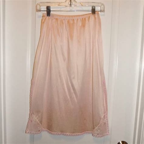 Vanity Fair Intimates Sleepwear Vintage Vanity Fair Chantilly