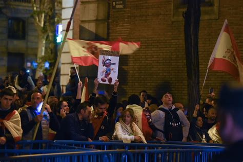 Decimosexta Protesta Contra S Nchez En La Sede Del Psoe En Ferraz