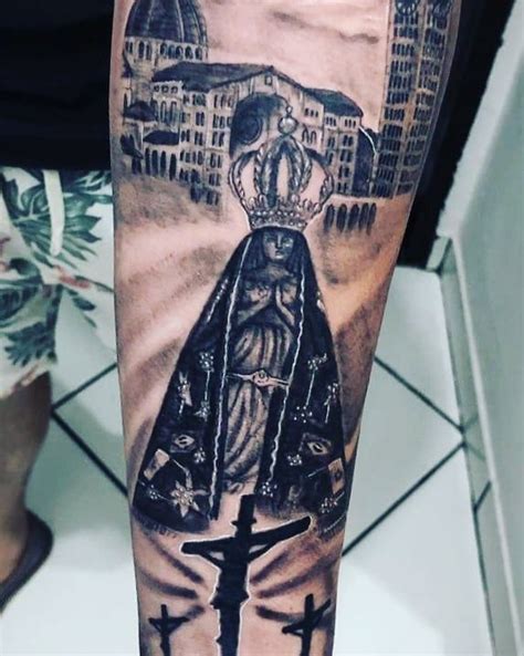 Tatuagem Nossa Senhora Aparecida no braço