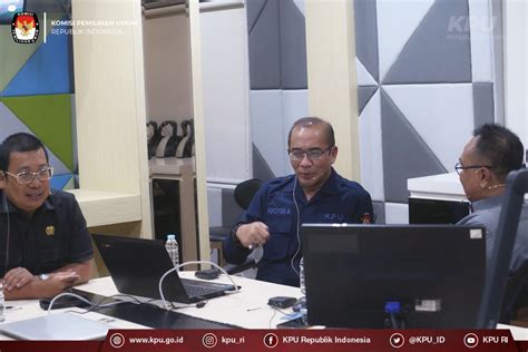 KPU RI On Twitter Melalui Siaran Radio Ini Hasyim Menyampaikan