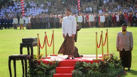 Pertama Kalinya Gibran Tunjuk Mangkunegara X Jadi Inspektur Upacara