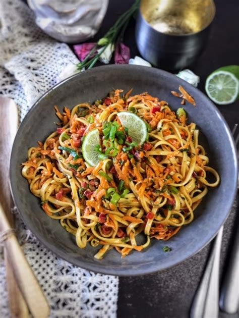 Thailändischer Nudelsalat mit Sesam Erdnuss Dressing Genusswerke