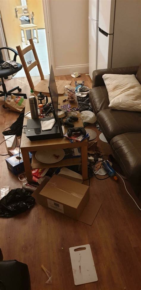 30 People Who Had To Live With The Worst Roommates And Shared Pictures