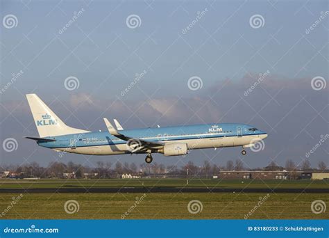 Aeropuerto Schiphol De Amsterdam Klm Boeing Aterriza Foto De