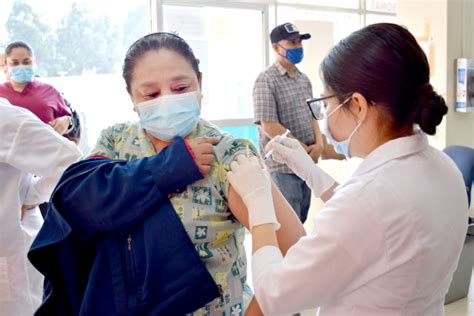 Inician campaña de vacunación contra la influenza con personal del