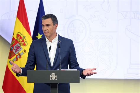 Pedro Sánchez desaconseja las corbatas para ahorrar energía