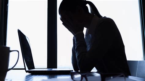 Quiet Quitting Problem With New Workplace Trend Amid Recession Fears