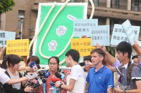 「民進黨政府彎成迴紋針」 勞團：守法讓我們7休1是有多困難？ 風傳媒