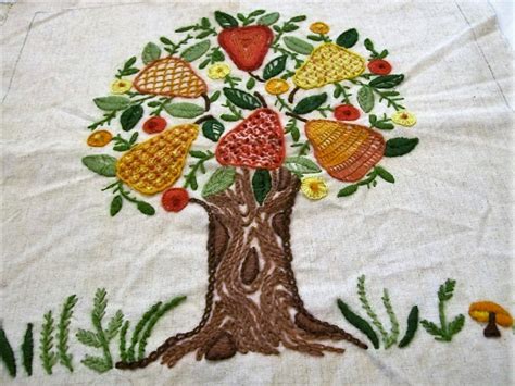 Pin By Donna Harris On Embroidery Trees Vintage Needlework Crewel