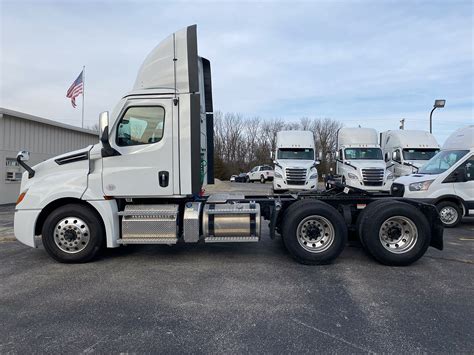 2022 Freightliner Cascadia Day Cab