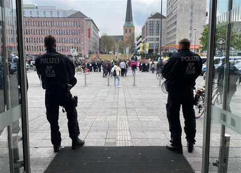 Bundespolizei Nrw On Twitter Weitere Demonstrationsteilnehmer Sind