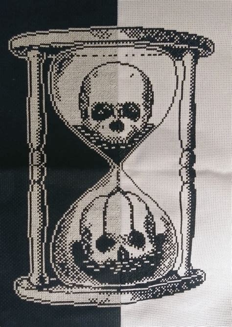 [Pic] Memento Mori. Unus Annus... : r/CrossStitch