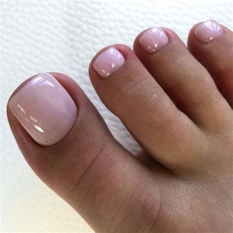 Модный педикюр на лето 2024 новинки тренды цвета декор Pink Toe