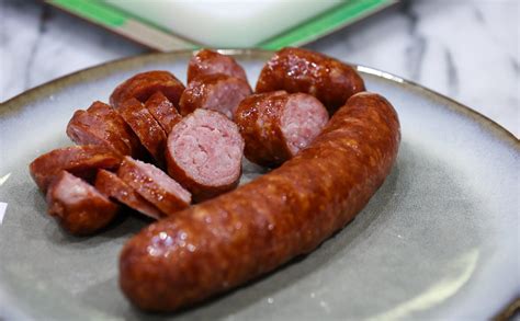 Montbéliard Une saucisse de Montbéliard est consommée en France toutes