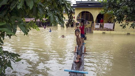 Hay Al Menos Ocho Muertos Y 132 Mil Evacuados Por Inundaciones En Malasia