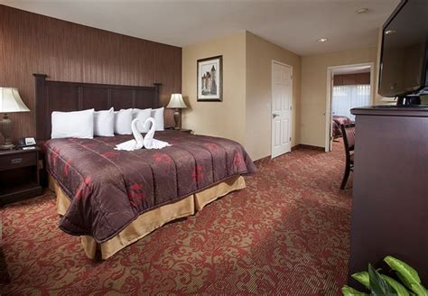 Hotel Rooms and Suites in Anaheim California | Castle Inn & Suites