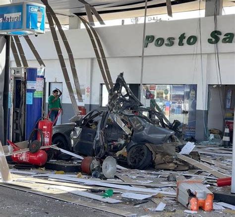 Veja V Deo Carro Explode Durante Abastecimento Em Posto E Frentista