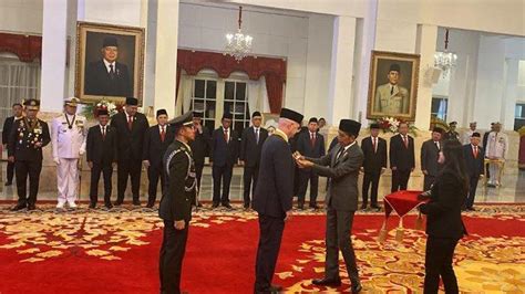 Jokowi Anugerahkan Tanda Kehormatan Bintang Jasa Pratama Kepada