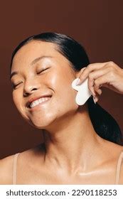 Smiling Beautiful Naked Asian Girl ClosedẢnh có sẵn1648663573
