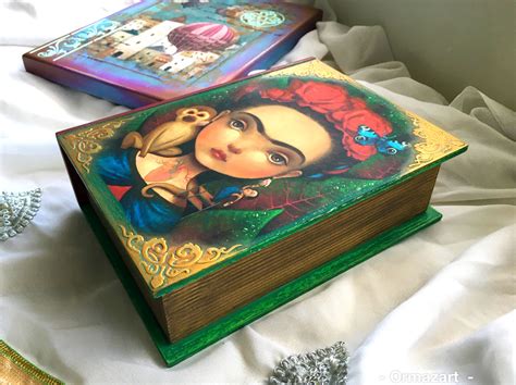 Libro De Madera Frida Decor Home Decor Lunch Box