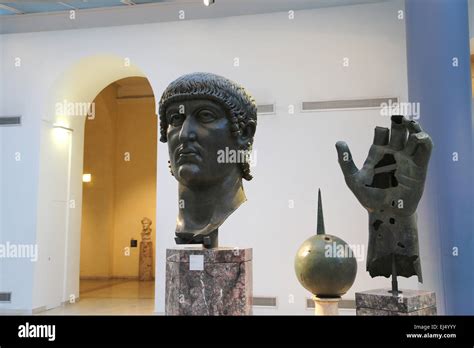 Colossal bronze head and hand of Constantine I (272-337 AD). 4th ...