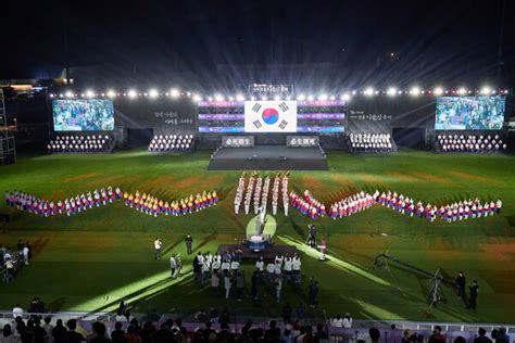 ‘제63회 성웅 이순신 축제 불꽃 쇼와 함께 폐막