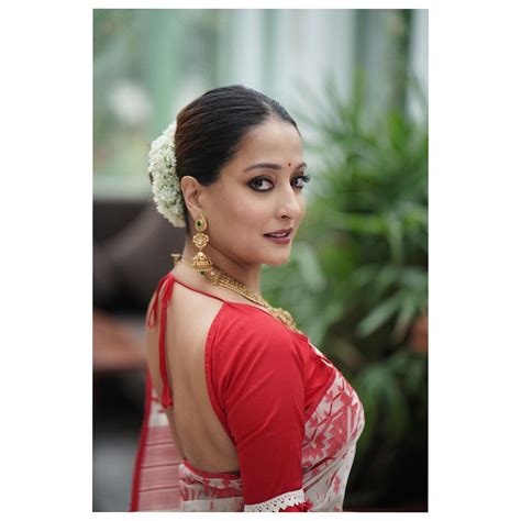 Raima Sen Looks Glamorous In White And Red Saree Giving Major Ethnic Goals