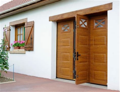 Porte de garage sectionnelle motorisée en bois