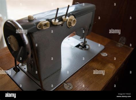 Manual Sewing Machine Hi Res Stock Photography And Images Alamy